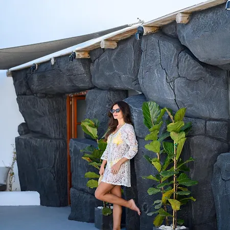 Leon Luxury Imerovigli (Santorini)