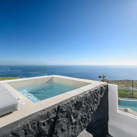 Leon Luxury Imerovigli (Santorini)