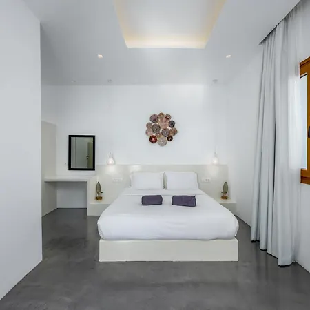 Leon Luxury Imerovigli (Santorini)