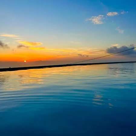 Leon Luxury Imerovigli (Santorini)