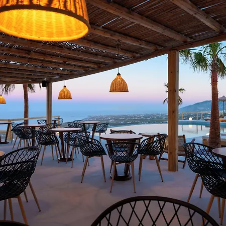 Leon Luxury 4* Imerovigli (Santorini)