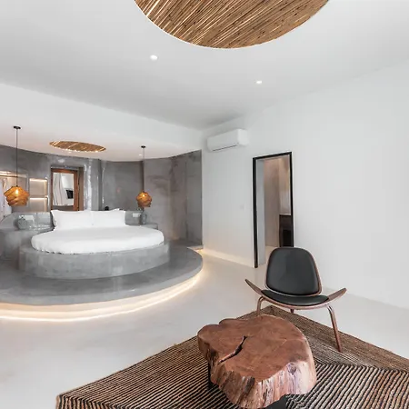 Leon Luxury 4* Imerovigli (Santorini)
