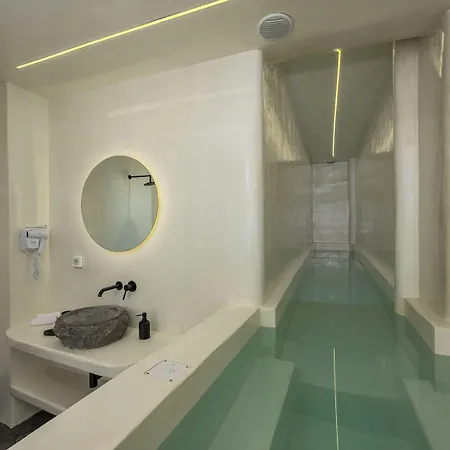 Leon Luxury Imerovigli (Santorini)