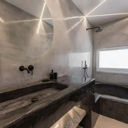 Leon Luxury Imerovigli (Santorini)