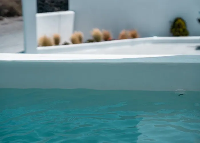 Leon Luxury 4* Imerovigli (Santorini)