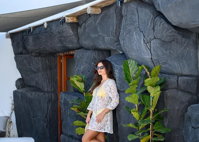 Leon Luxury Imerovigli (Santorini)