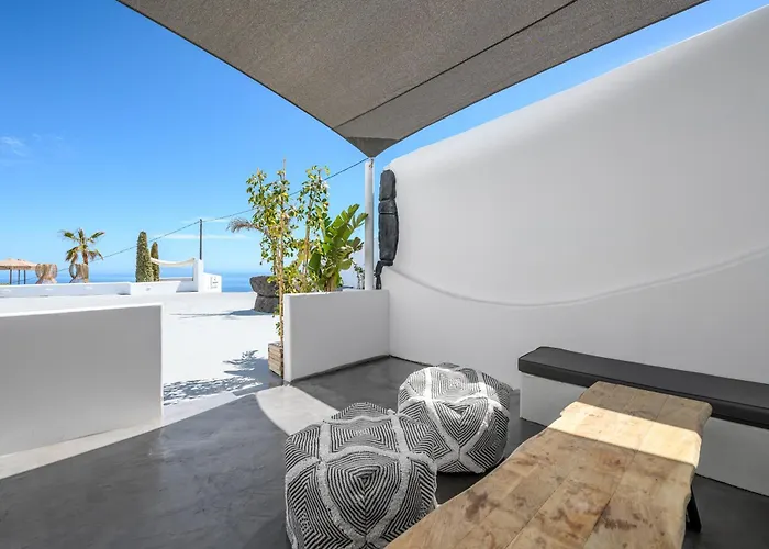 Leon Luxury Imerovigli (Santorini)