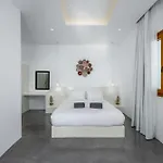 Leon Luxury Imerovigli (Santorini)