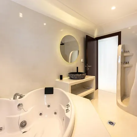 Leon Luxury Imerovigli (Santorini)