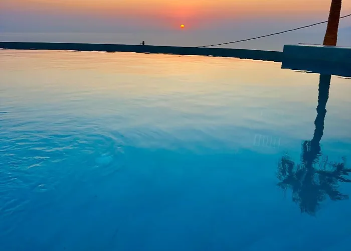 Leon Luxury 4* Imerovigli (Santorini)