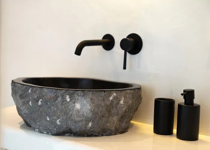 Leon Luxury 4* Imerovigli (Santorini)