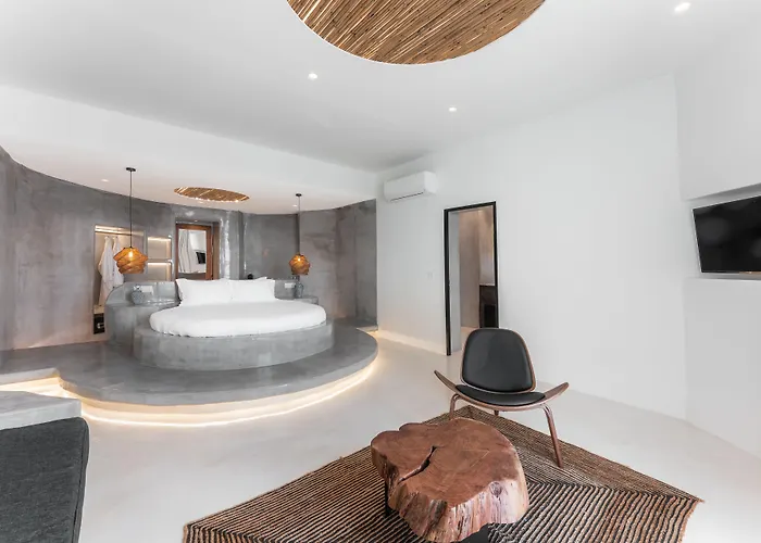 Leon Luxury 4* Imerovigli (Santorini)